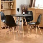 Mesa Redonda 90cm Com 4 Cadeiras Eames Eiffel Pés De Madeira Preta – DECORESHOP