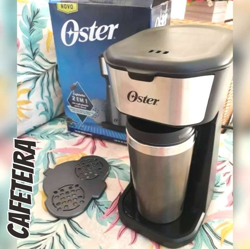 Cafeteira Oster 2Day Inox 2 em 1 com Copo Térmico, 220V, Preto/Inox, 600W, OCAF200